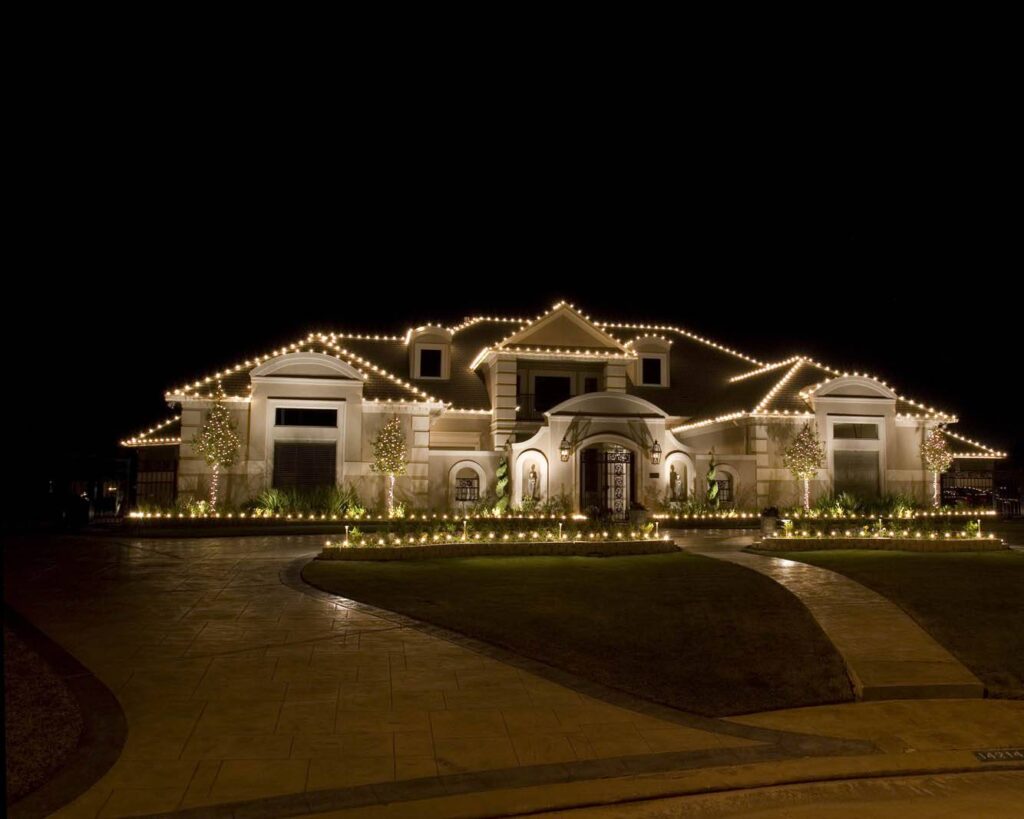 How to Choose a Professional Christmas Light Installer